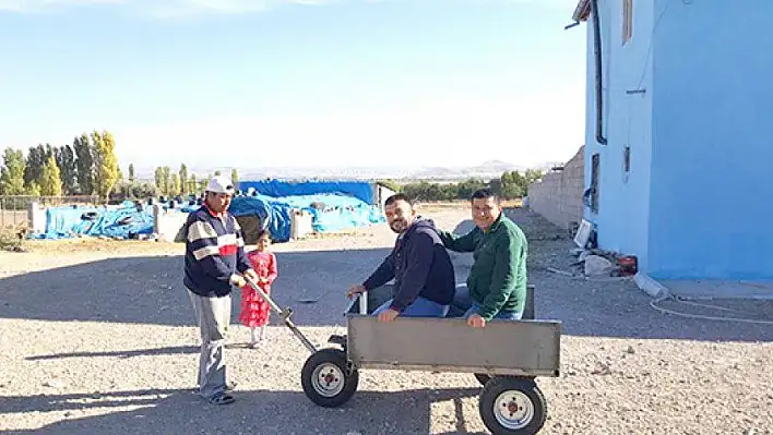 Yüzde yüz yerli yem taşıma aracı ürettiler