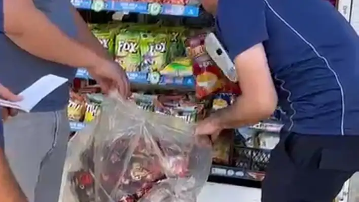 Zabıta ekipleri marketteki cipslere el koydu!
