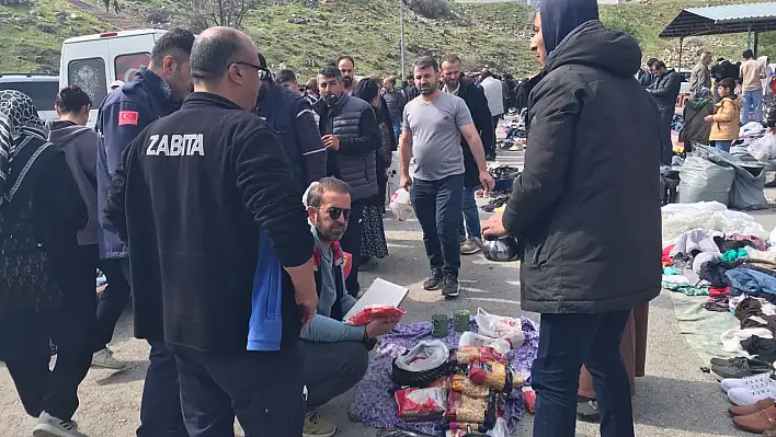 Zabıtadan o pazara baskın: Yüzlerce ürün imha edildi!