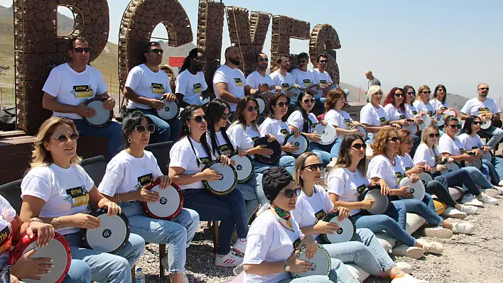 Zirve'de darbuka şov