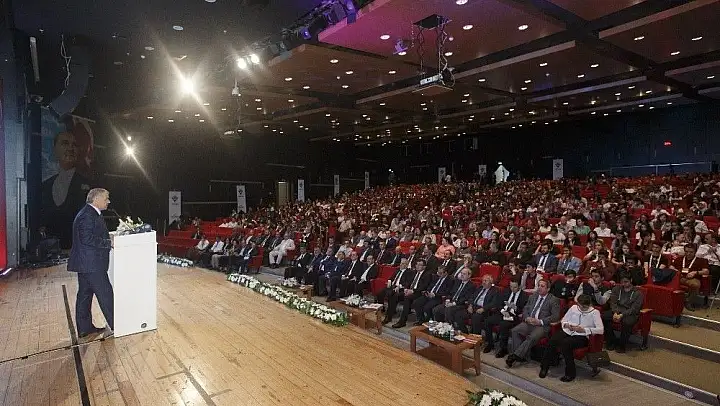 Başkan Çelik, TÜBİTAK Ortaokul Öğrencileri Araştırma Projeleri Yarışması Ödül Töreni'ne katıldı
