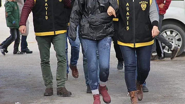 Telefon dolandırıcısı 1'i kadın 4 kişiyi tutukladı