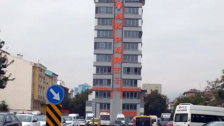 AK Parti Kayseri'de pazar günü hareketli saatler! 16 ilçe başkanı il binasına çağrıldı
