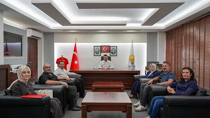 Diğer partilere meydan okuyan AK Parti Kayseri yönetimi toplandı