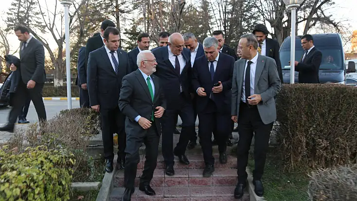 'Bugün de yarın da memleketimizin hizmetindeyiz' diyen AK Partili Elitaş, Konya'da kimlerle bir araya geldi! Şeker detayı