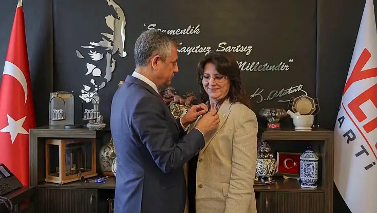 CHP İl Başkanı’ndan dikkat çeken iddia: Rozet taktı ama istifa etmedi!