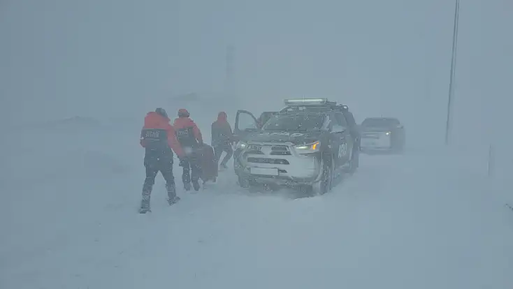 Erciyes yolunda tipi alarmı! Mahsur kalanlar var