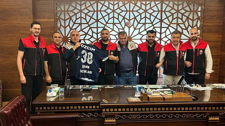Fazlıoğlu ailesi omuz omuza