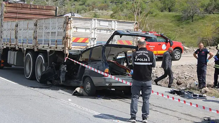 Hacılar'da kaza: Anne hayatını kaybetti, oğlu ağır yaralı