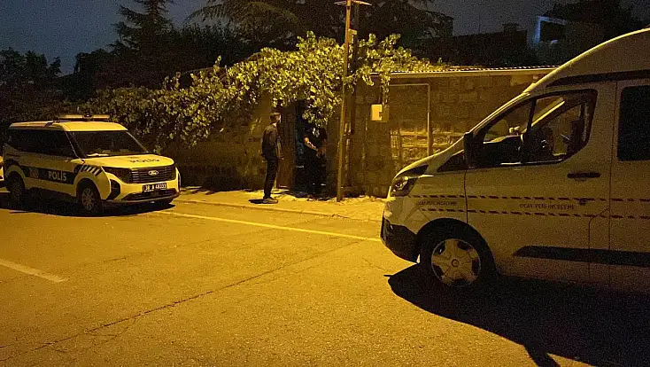 Kayseri'de evin çatısına roket düştü!