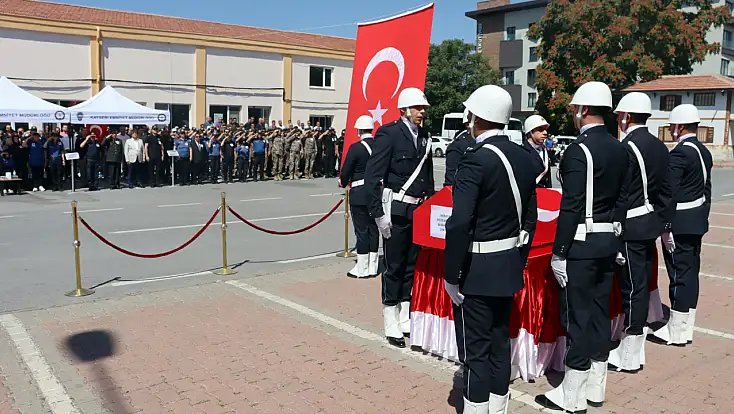 Kayseri'de görev yapan polis için tören düzenlendi! Oğlundan son veda