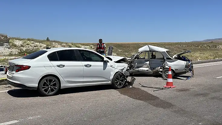 Kayseri'de iki otomobil çarpıştı! Sürücü hayatını kaybetti