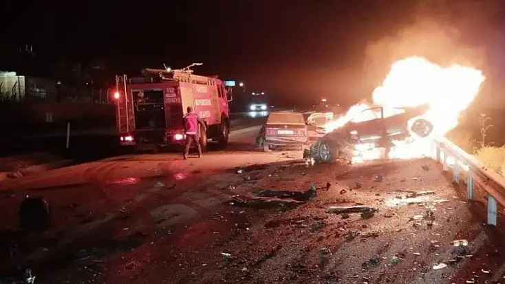 Kayseri’de otomobil kaza sonrası alev aldı: 1 ölü 5 yaralı!