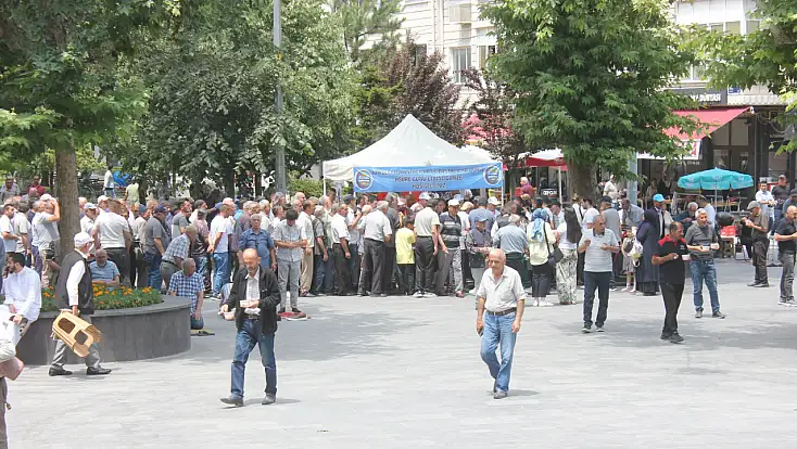 Kayseri'de ücretsiz dağıtıldı, vatandaşlar akın etti, kuyruklar oluştu