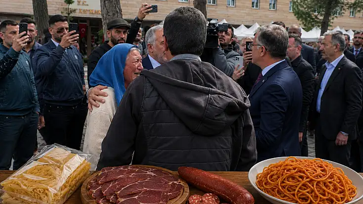 Kayseri’de yardım isteyen kadın: Biraz da pastırma sucuk verin