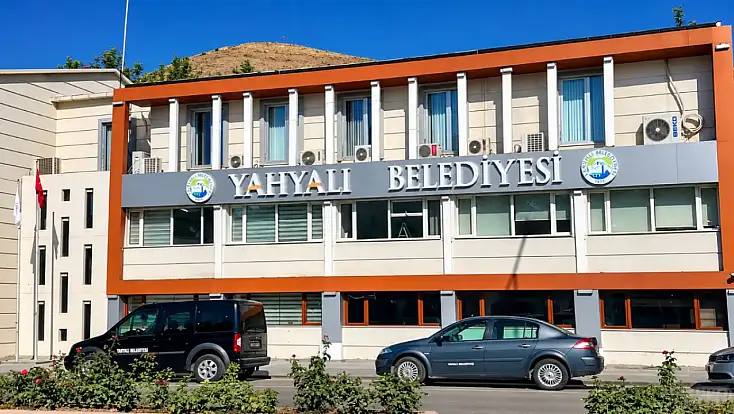 Kayseri'de yol kenarlarındaki elmalar gündem oldu! Belediyeden açıklama geldi