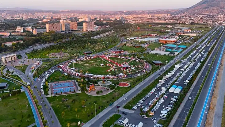Kayseri'deki Millet Bahçesi'nde Yeşil bayrak hareketliliği