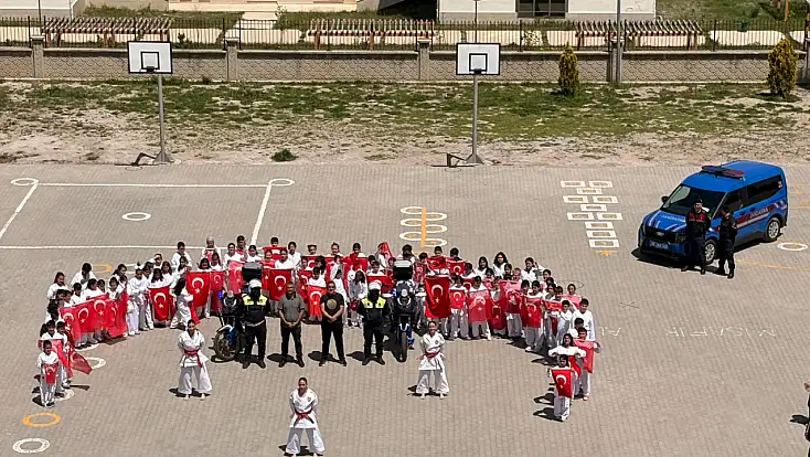 Kayseri’deki okulun bahçesinde nefes kesen görüntüler!