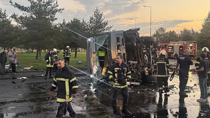 Kayseri'deki yolcu otobüsü ile tırın çarpıştığı kazada yakıt detayı