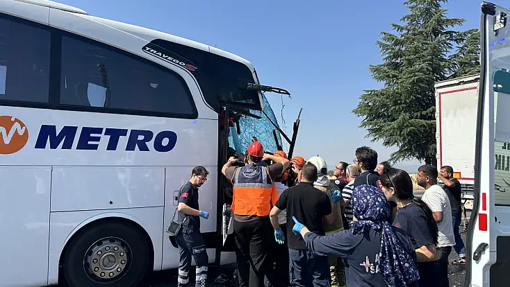 Kayseri’den giden otobüs kazaya karıştı: Muavinden acı haber!