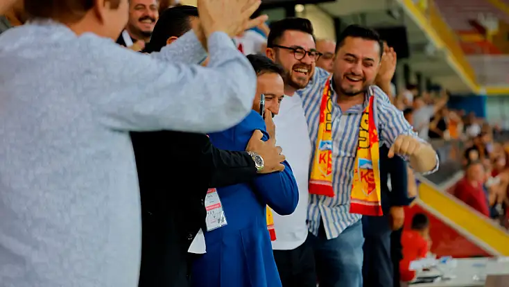 Kayseri protokolü sevinçten dört köşe oldu