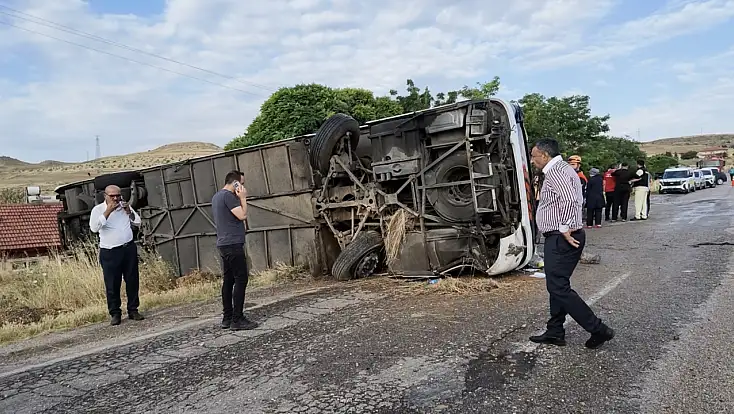 Kayseri yolunda can pazarı! Yolcu otobüsü devrildi, çok sayıda yaralı var
