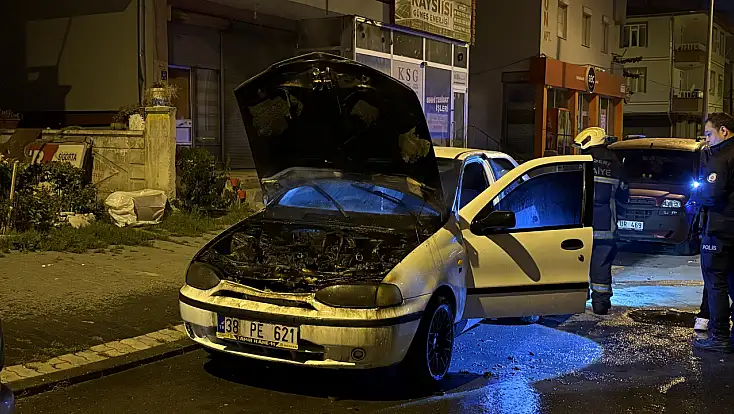 Kontağı çevirdi, otomobil alev aldı! Kayseri'de yangın paniği