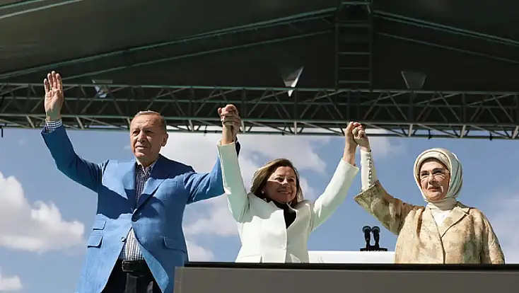 Erdoğan'ın Kayseri Meydanında rozet taktığı isim Yeni Parti'ye mi geçiyor?