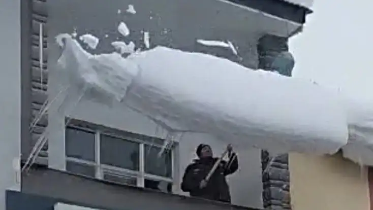 Kayseri’de dikkat çeken görüntü! Bu adam ne yapıyor?