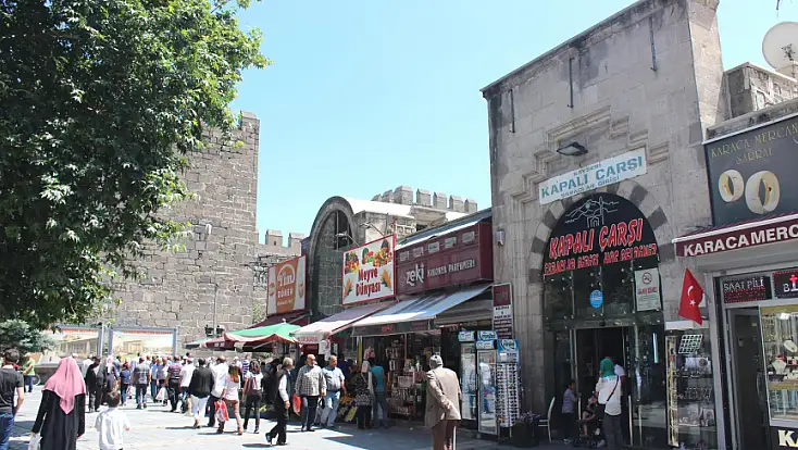 Kayseri’deki 800 yıllık çarşı, lüks AVM’lere karşı