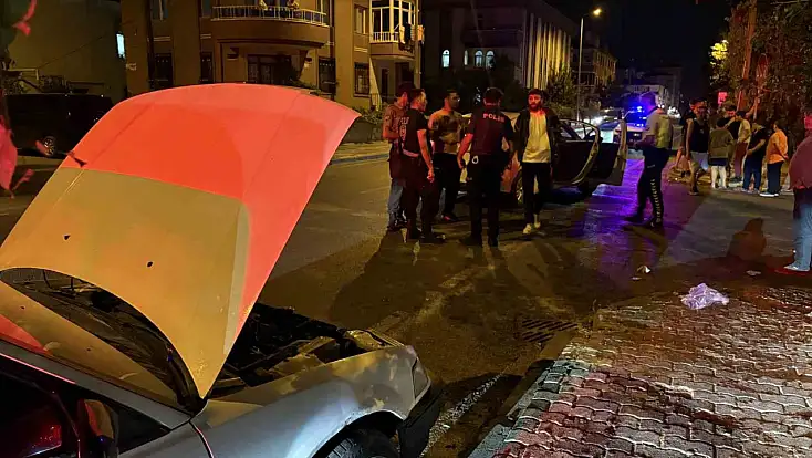 Otomobiller çarpıştı, sürücülerden biri kaçtı! 1'i çocuk, 2 yaralı