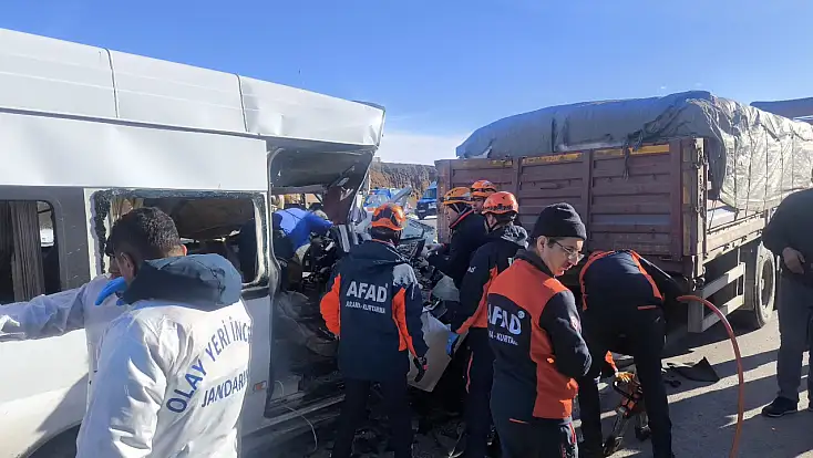 Pınarbaşı'da öğrenci servisi kaza yaptı! Ölü ve yaralılar var