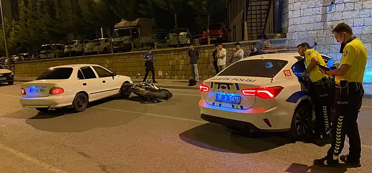 Aynı yönde gidiyorlardı, çarpıştılar: 2 Yaralı