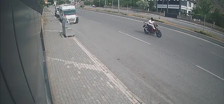 Çöpte kimlik arıyorlardı! Kontrolden çıkan motosiklet hayatlarını kararttı