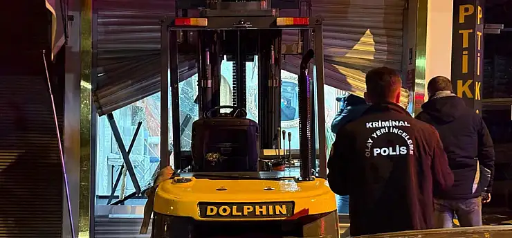 Forkliftle kuyumcu soyan hırsız kameralara böyle yansıdı