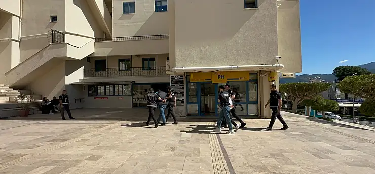 Gözlükçüyü kurşunladılar