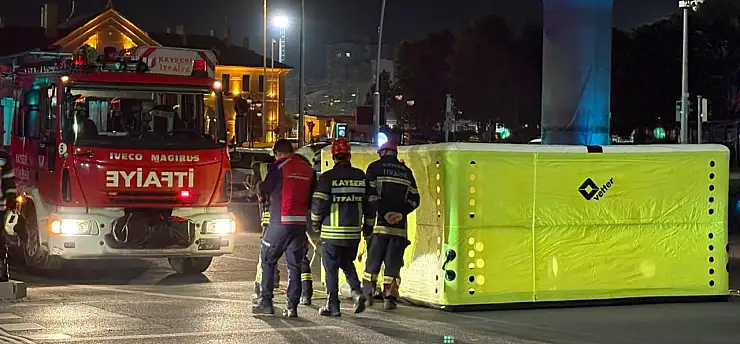 Köprüye çıktı, polis birimleri ikna etti