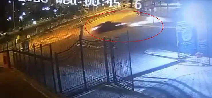 1 metrelik duvarı aştı, Millet Bahçesine uçtu