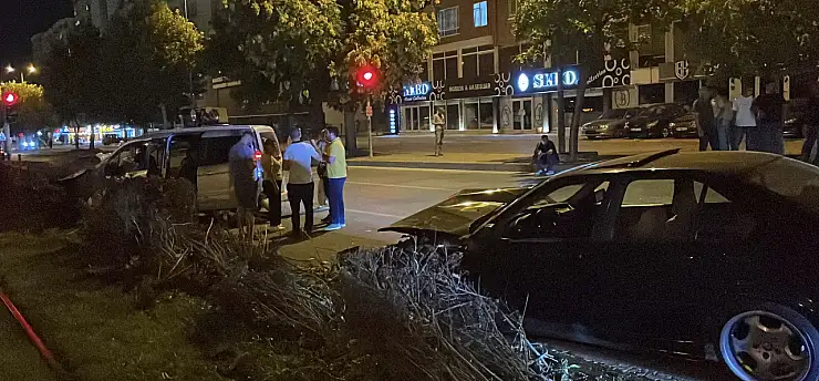 Kayseri'de korkutan kaza! Otomobiller çarpıştı, 3 kişi yaralandı