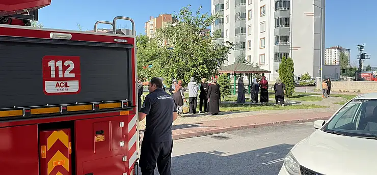 Kayseri'de 12 katlı binada yangın alarmı! Yaşlı çift tahliye edildi