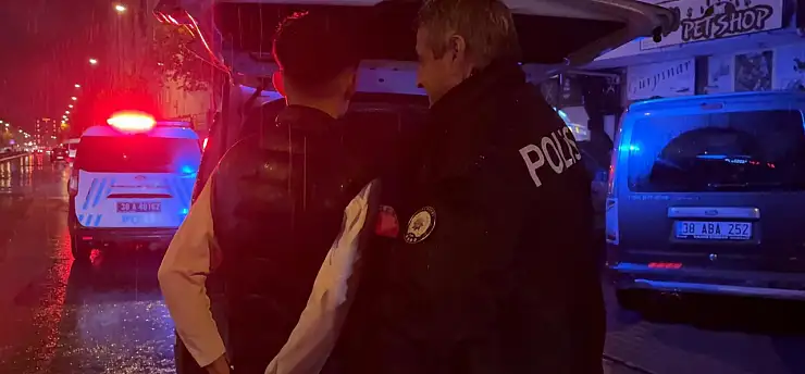 Kayseri'de 15 yaşındaki çocuk polisi görünce tüfeği attı!