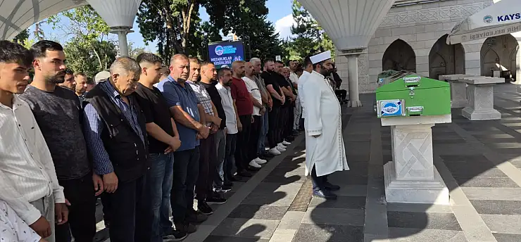 Kayseri'de 6 yerinden bıçaklanan şahıs toprağa verildi