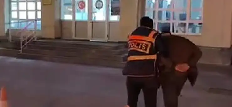 Kayseri'de araç lastiklerini kesen şahıs yakalandı