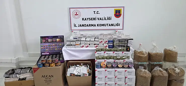 Kayseri'de binlerce makaron, kilolarca tütün ele geçirildi