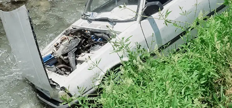 Kayseri'de feci kazada otomobil suya girdi