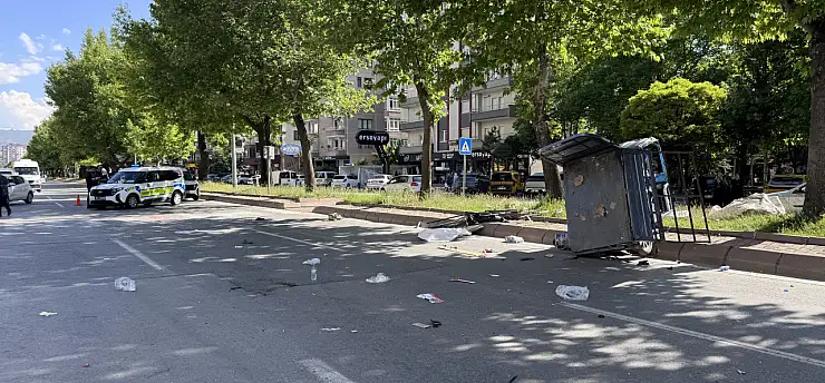 Kayseri'de iki araç kafa kafaya çarpıştı! 5 yaralı