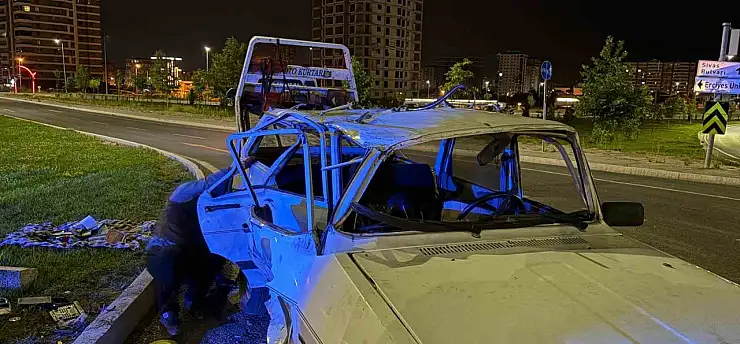 Kayseri'de iki otomobil çarpıştı! Yaralılar var