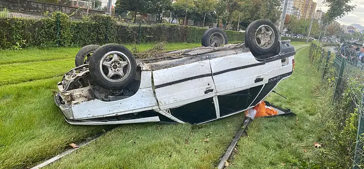 Kayseri'de kaza! Takla atan araç tramvay yoluna girdi