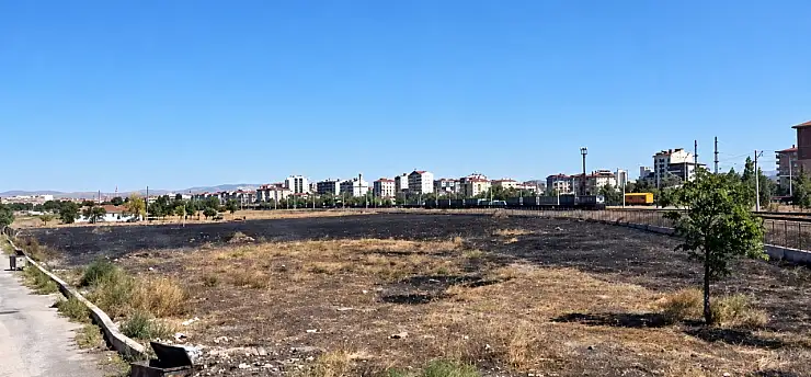 Kayseri'de korkutan yangın! 6 dönüm alan küle döndü