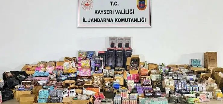 Kayseri'de milyonluk baskın! Evinden, deposundan, aracından çıktı